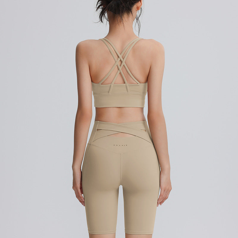 【Set】Beautiful back sports bra, five-point hollow yoga shorts, quick-drying, breathable yoga sports suit, women
